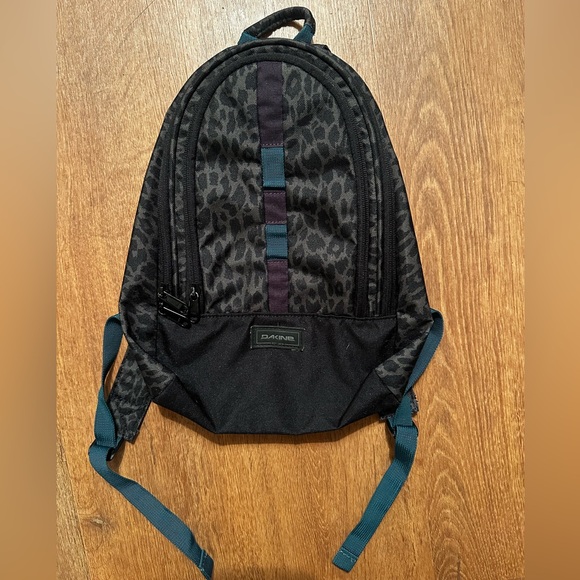 DaKine Cosmo 6.5L Backpack - Wildside - Picture 1 of 3